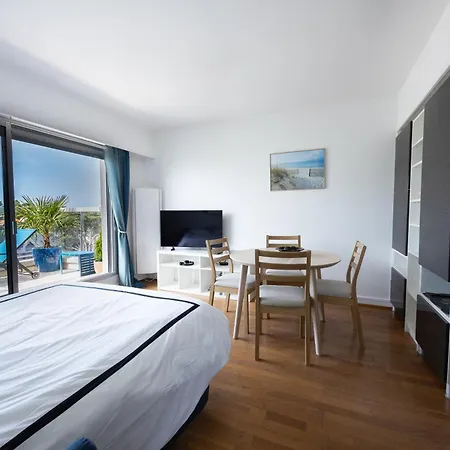 Front De Coeur De Terrasse Et Parking شقة *